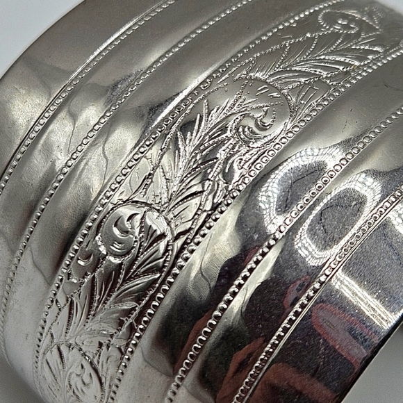 VINTAGE Monet Polished Silver Tone Etched Design Wide 2" Cuff Bracelet Signed 80 - Picture 3 of 7
